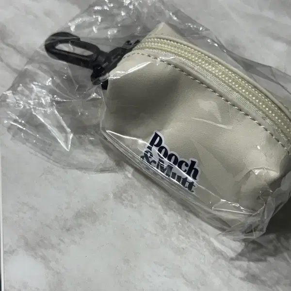 <새제품> Pooch & Mutt 풉백 홀더 (똥주머니,배변봉투롤 포함) - 4번째 이미지